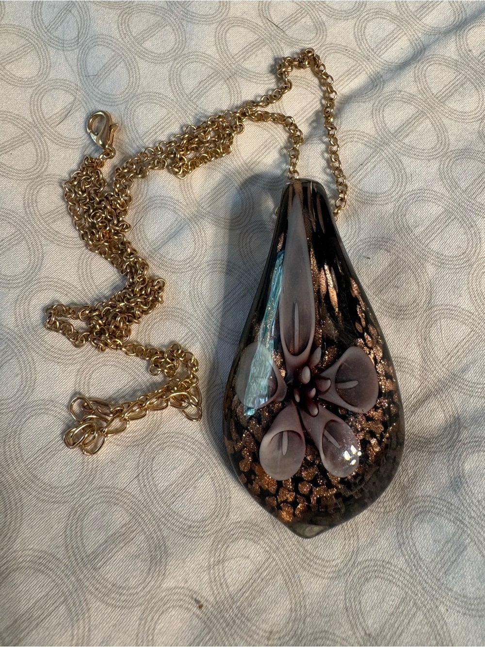 Vintage Murano Style Art Glass Pendant Necklace Lavender Flower & Gold 26" Chain - Picture 3 of 9